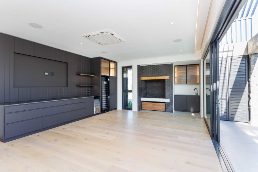 5 Bedroom Property for Sale in Val De Vie Estate Western Cape